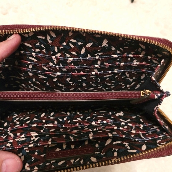Tory Burch leather abstract Floral Burgundy and Cream Wallet confetti interior - Picture 9 of 9